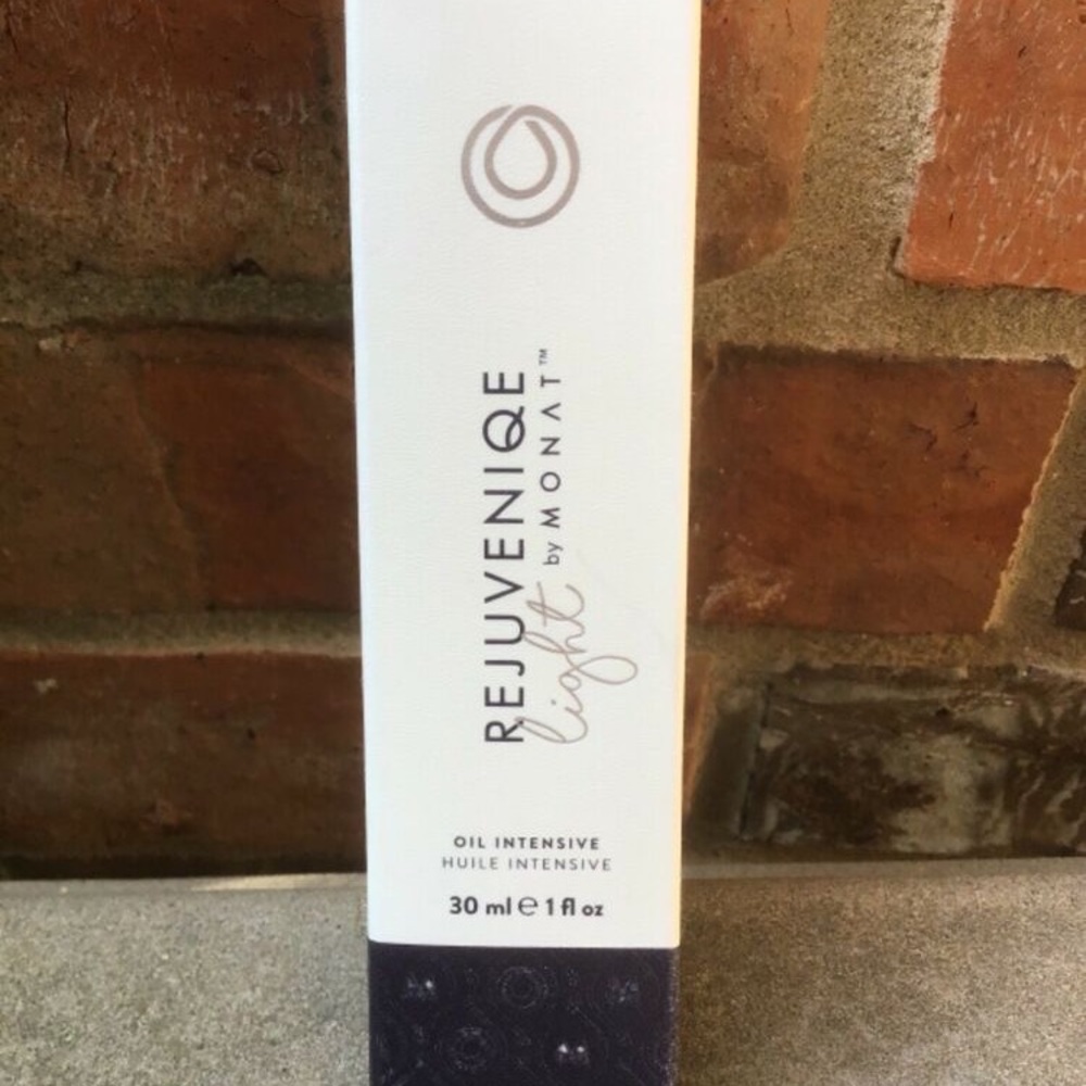 REJUVENIQE light by MONAT™